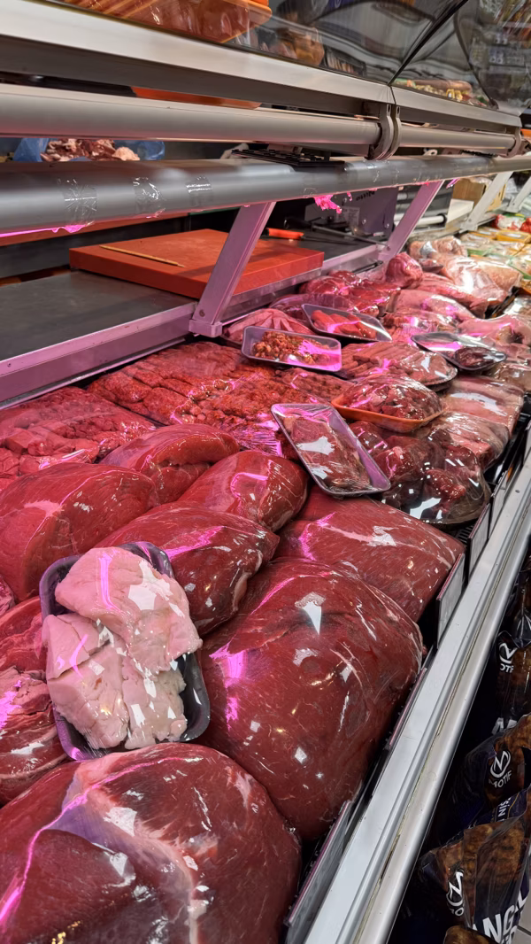 Gülay Gurme Market taze dana eti ve kuzu eti reyonu